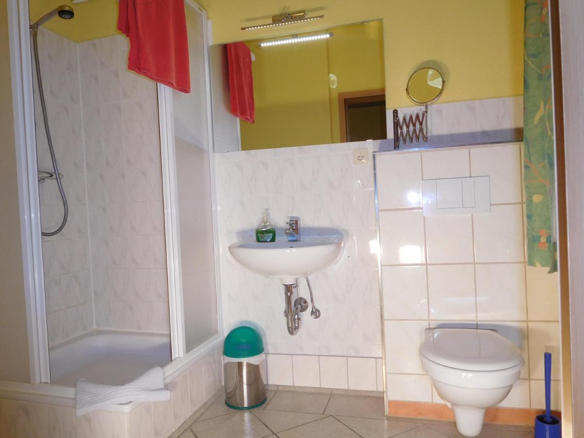 Hostel Waldhaus Am Ferienpark Mirow -Zimmer Du Wc Luaran gambar